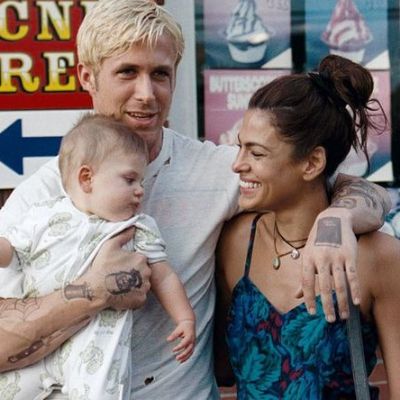 Eva Mendes and Ryan Gosling took a picture with their kid.